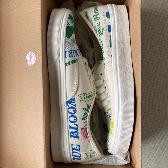 Women’s Vans - Picture 5 of 5